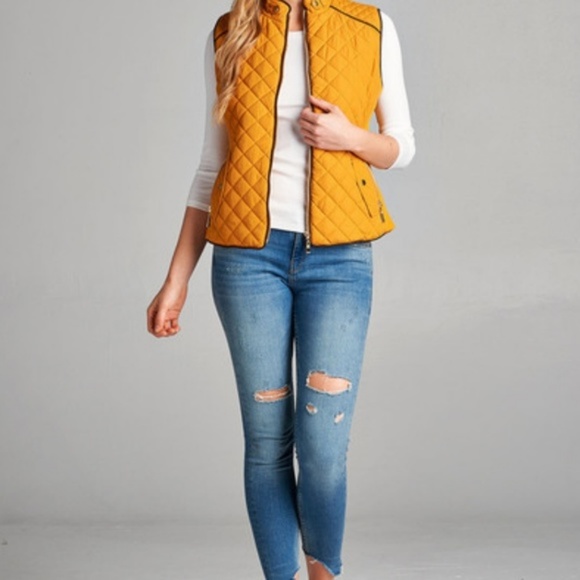 Black Basic Zippered Vest with Suede Piping Detail - Picture 4 of 5